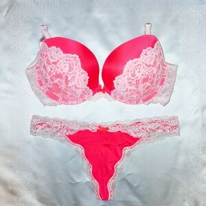 NWOT Coral Victoria's Secret Dream Angels Push-Up Bra 34DD and Thong MED